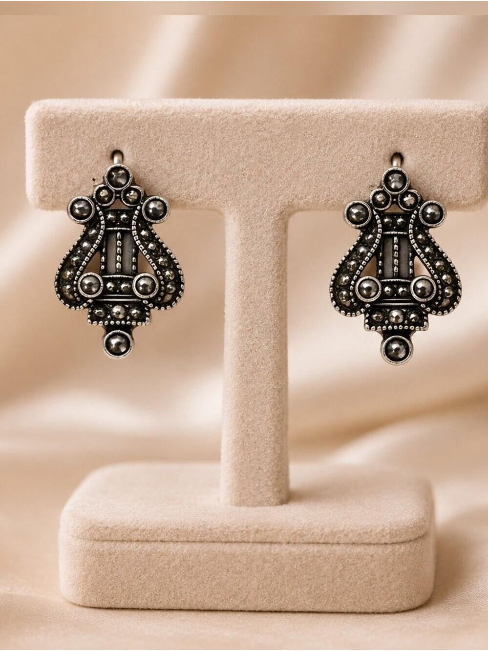 Vintage 1990s Avon Harp/Lyre Silver Tone Pierced Earrings
